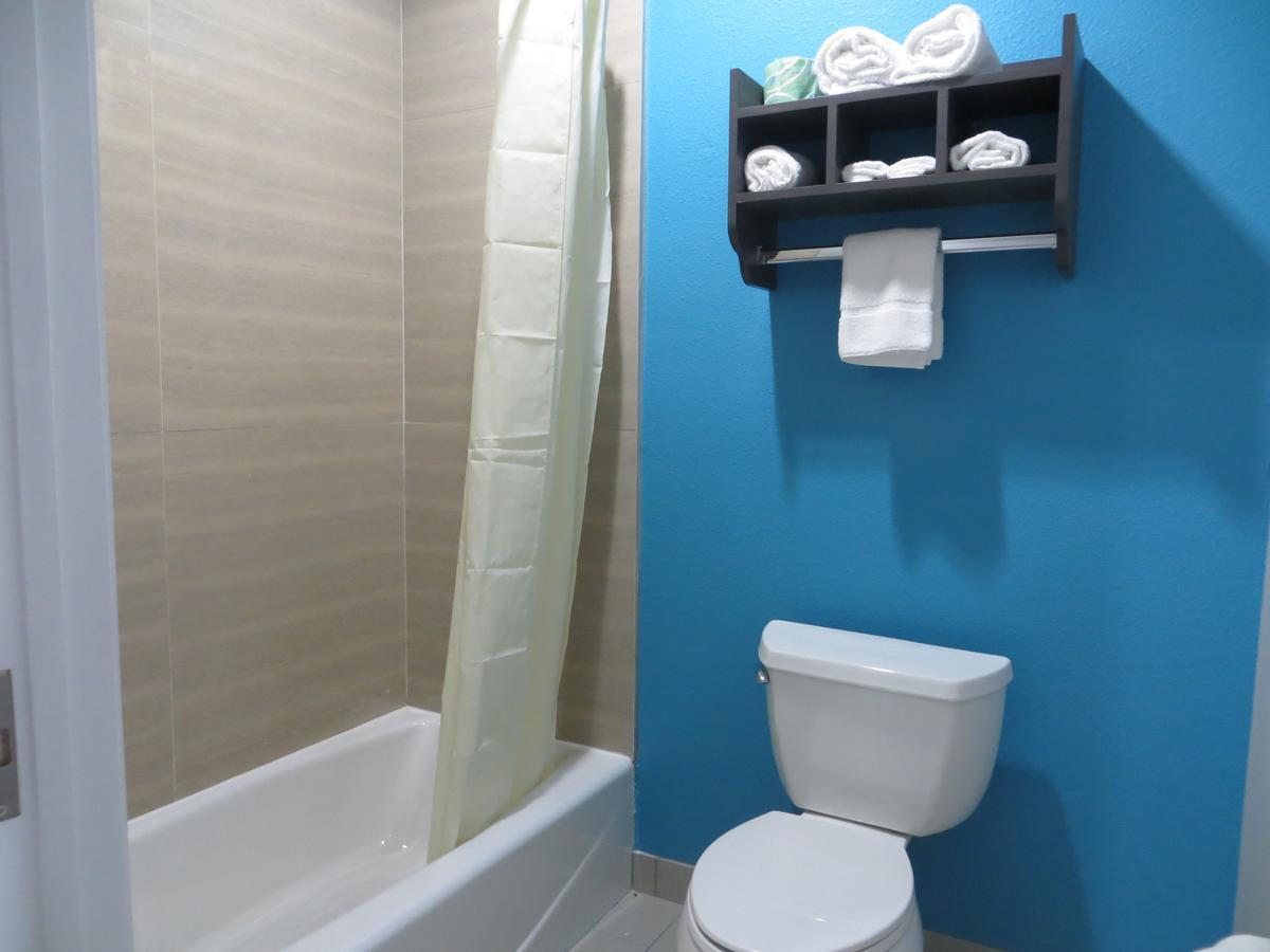 Haven Inn & Suites Willowbrook (Adults Only) Houston Bagian luar foto